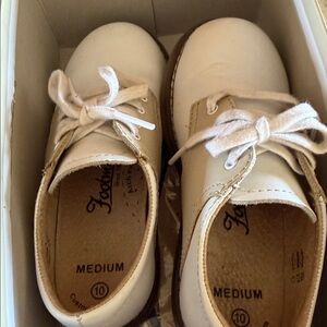 FootMates Cream Leather Dress Shoes